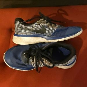 3/$25 Boys Youth Nike Sneakers 1.5Y
